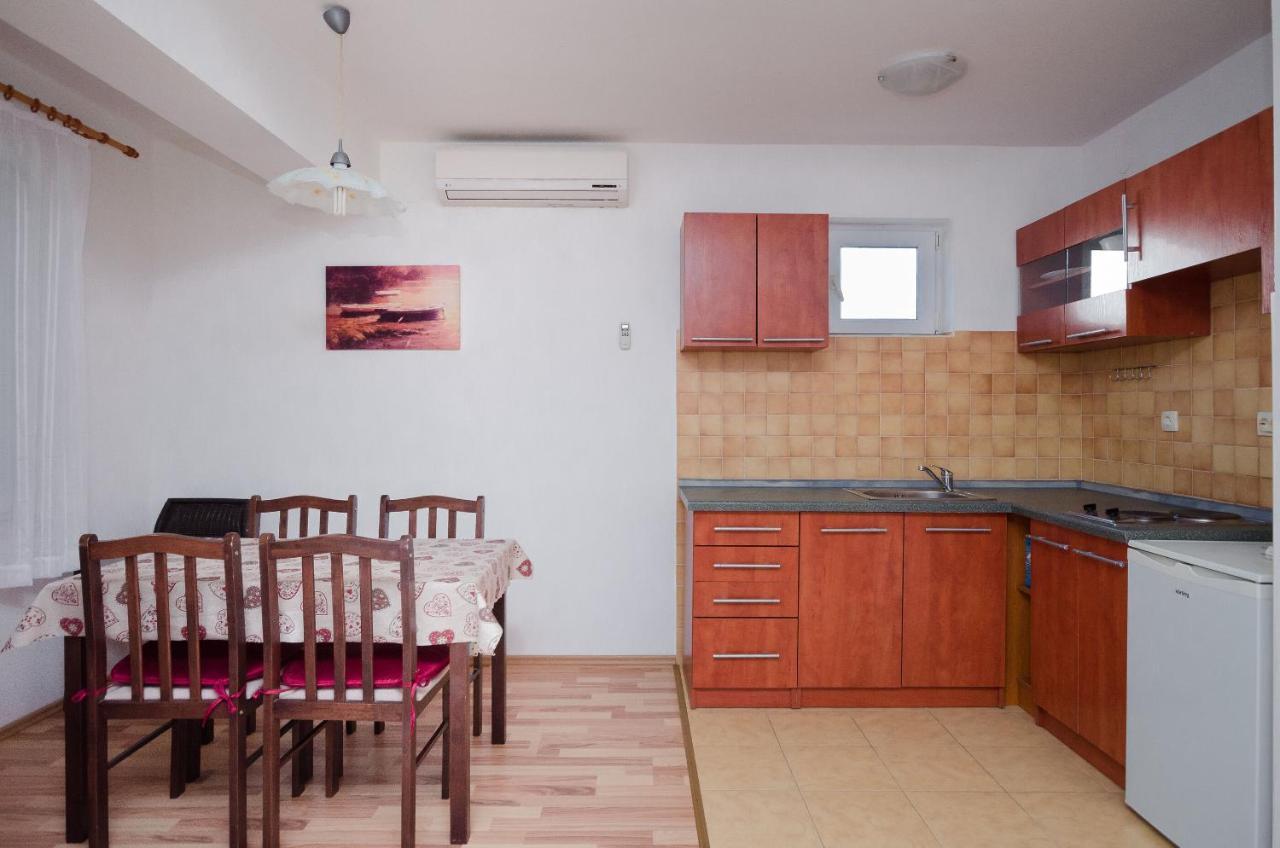 Apartments Blazenka Banjol 外观 照片