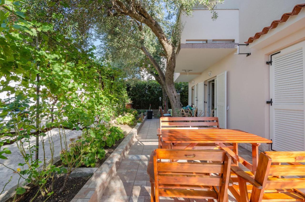 Apartments Blazenka Banjol 外观 照片