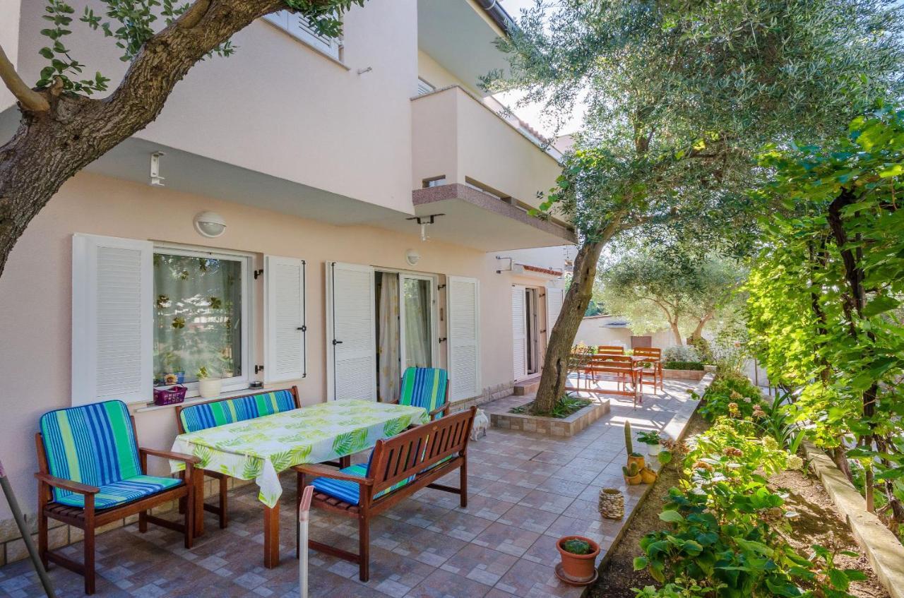 Apartments Blazenka Banjol 外观 照片
