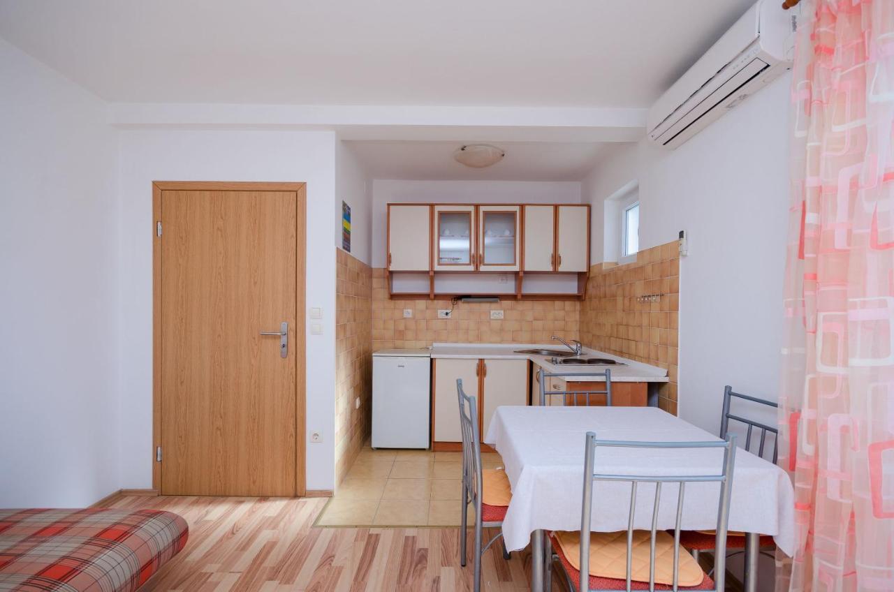 Apartments Blazenka Banjol 外观 照片